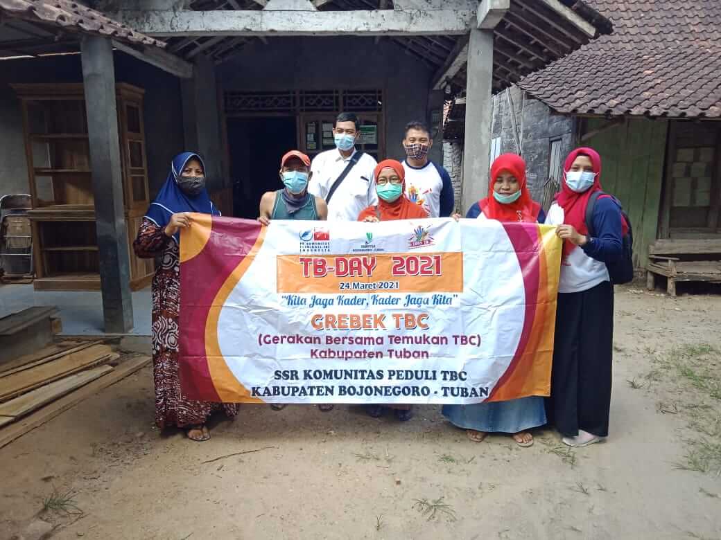 FOTO pemberian bantuan kepada penderita TB RO di bangilan yabhysa